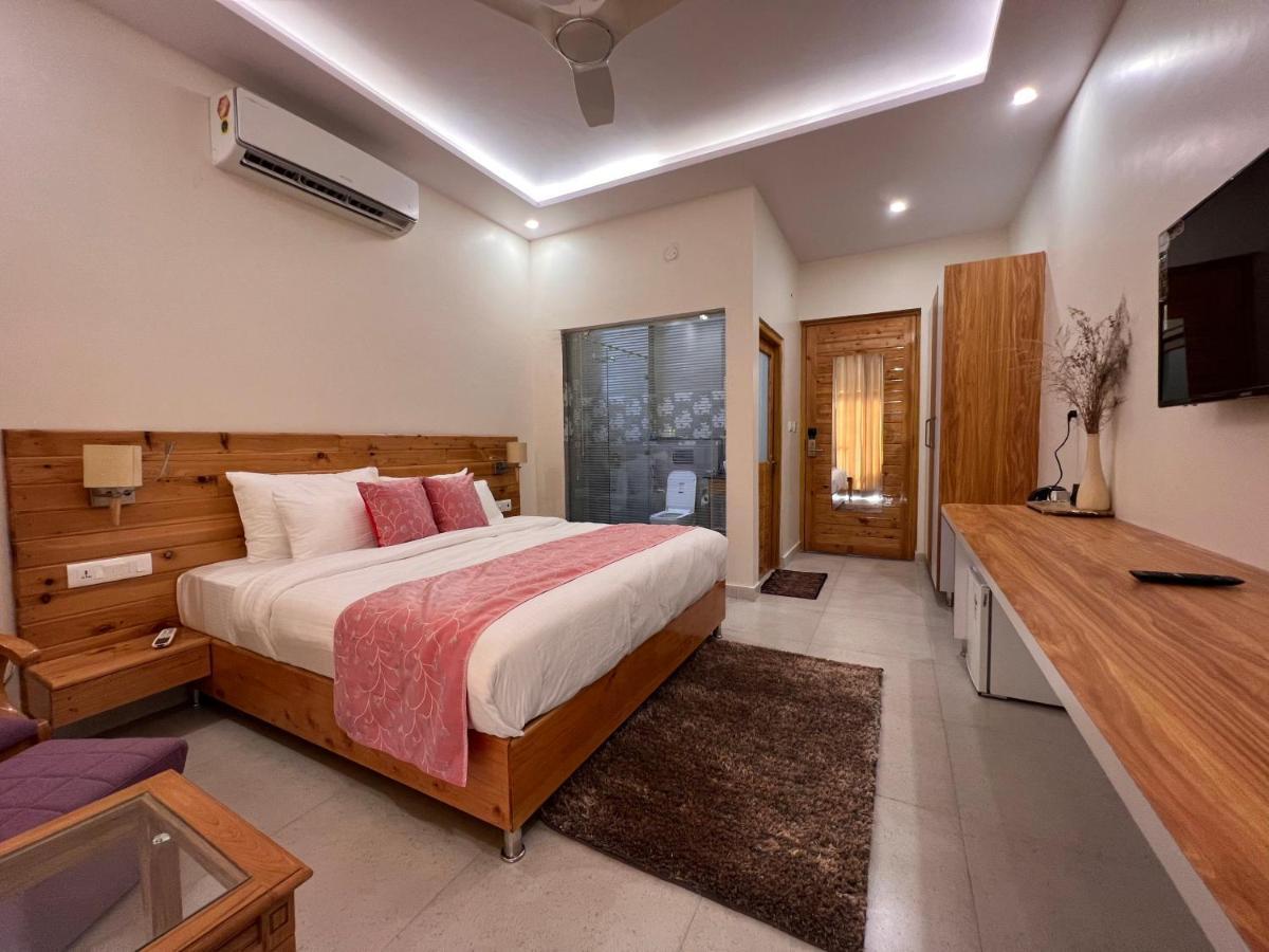 Dandelion By The Hills Hotel Lakhwar ภายนอก รูปภาพ